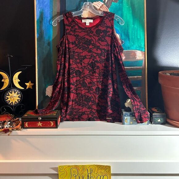 Michael Kors Red and Black Lace Peekaboo Shoulders Top Medium - Picture 2 of 14